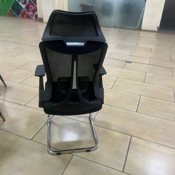 Orthopedic chair with swivel canteliver base